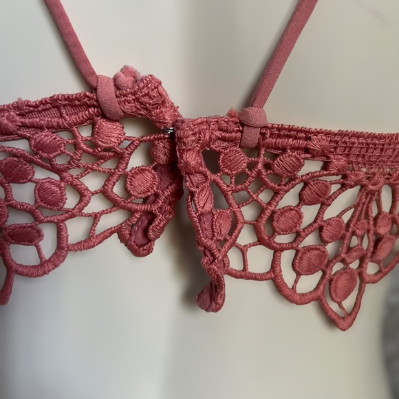 Forever 21 | Summer Pink Crochet Crop Spaghetti, Strap, Top Boho-inspire… - Picture 12 of 17